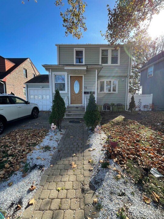 14 Cypress St in Carteret, NJ - Building Photo