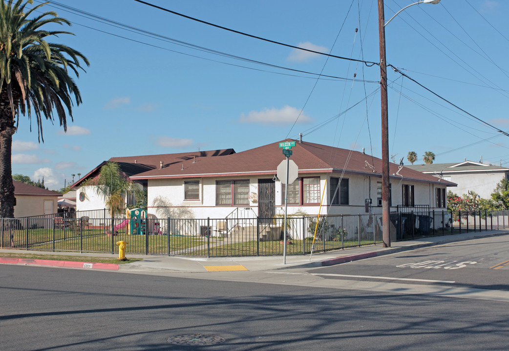 6801 Wilcox Ave in Bell, CA - Foto de edificio