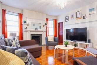 1247 Beacon St, Unit 3 in Brookline, MA - Foto de edificio - Building Photo