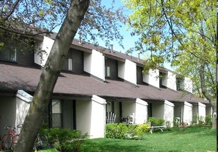 Potsdam Townhouses in Toronto, ON - Building Photo - Building Photo