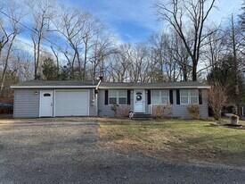 244 E High St in East Hampton, CT - Building Photo