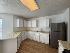 5910 Summer Fest Dr in San Antonio, TX - Foto de edificio - Building Photo