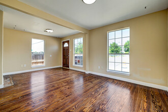 2611 N Durham Dr in Houston, TX - Building Photo - Interior Photo