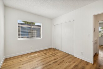 Valle at 9151 Kenwood in Spring Valley, CA - Foto de edificio - Building Photo