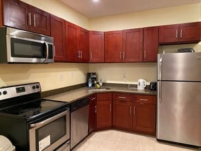 676 N 33rd St in Philadelphia, PA - Building Photo - Building Photo