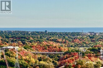 30 Inn On The Pk Dr in Toronto, ON - Building Photo - Building Photo