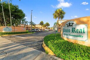 6235 SW Kendale Lakes Cir in Miami, FL - Building Photo