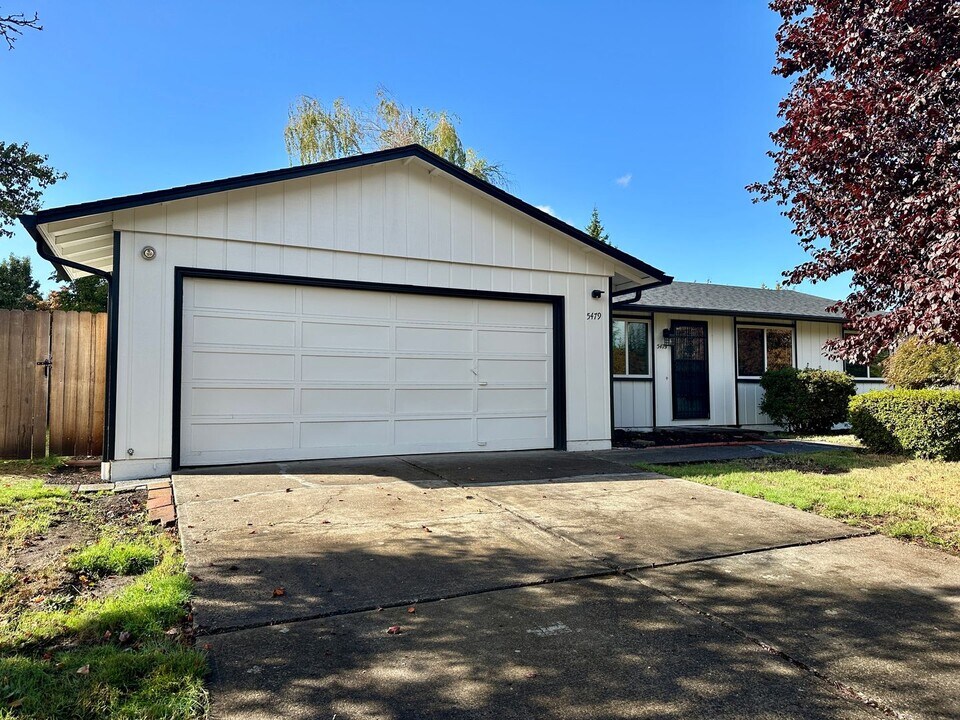 5479 Kalmia Dr NE in Keizer, OR - Building Photo