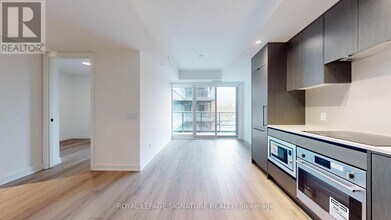 5 Lakeview Ave in Toronto, ON - Building Photo - Building Photo