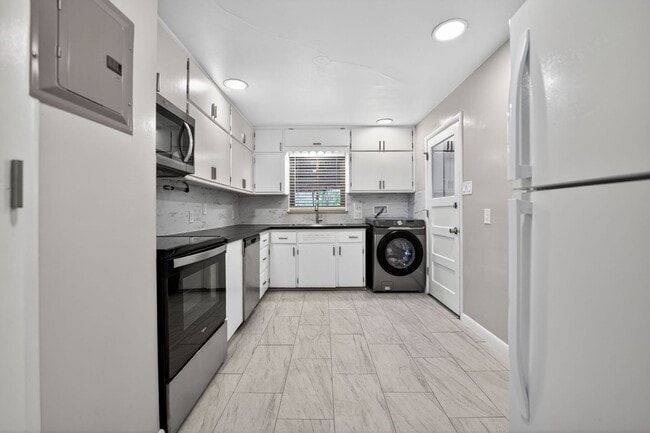 11111 E Montview Blvd in Aurora, CO - Building Photo - Building Photo