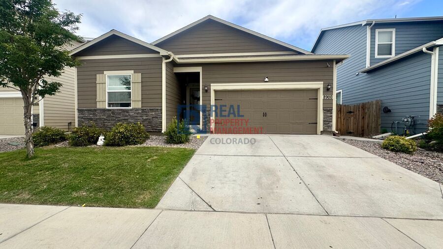 8900 Uravan St in Commerce City, CO - Building Photo