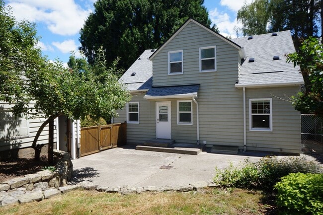 5815 SE 15th Ave in Portland, OR - Building Photo - Building Photo