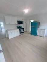 152 Turner Ave in Torrington, CT - Building Photo