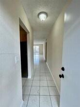 1900 W 68th St in Hialeah, FL - Foto de edificio - Building Photo