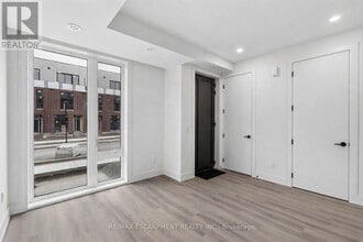 168 Everett Cmn in St Catharines, ON - Building Photo - Building Photo