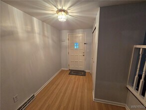 161 Foxpoint W in Buffalo, NY - Building Photo - Building Photo