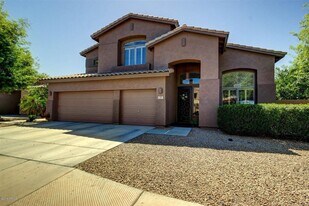 381 W Indigo Dr in Chandler, AZ - Building Photo