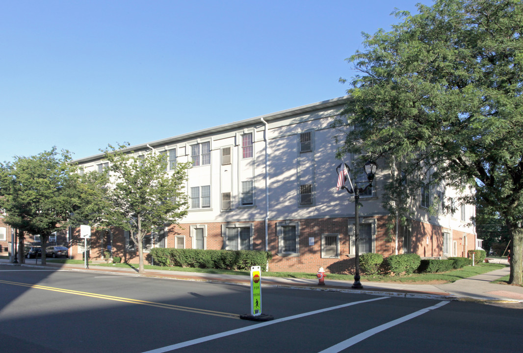 Dunellen Station Condominiums in Dunellen, NJ - Building Photo