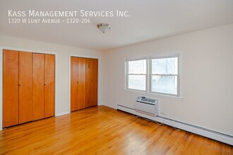 1320 W Lunt Ave in Chicago, IL - Building Photo - Building Photo