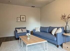 2351 Longhorn St in Dallas, TX - Building Photo