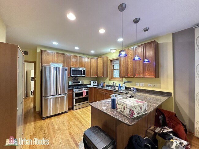934 W Leland Ave, Unit 1 in Chicago, IL - Building Photo - Building Photo