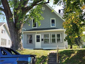 432 48th St in Moline, IL - Building Photo