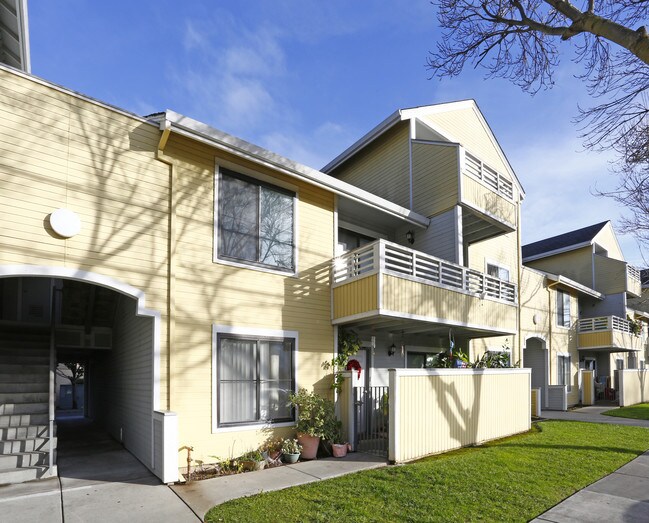 Paula Apartments in San Jose, CA - Building Photo - Building Photo