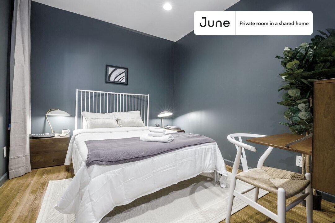 Private bedroom in 4 bed/2 bath Home in New York, NY - Building Photo