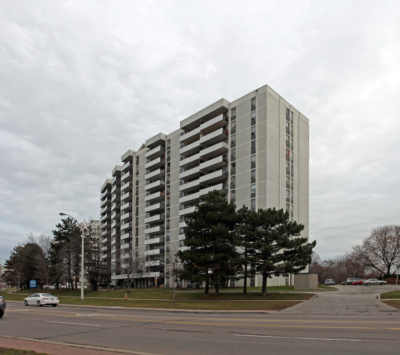 6161 Bathurst St in Toronto, ON - Building Photo