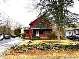 36 Gunn St in Milford, CT - Building Photo