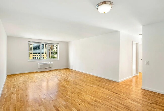 2 S End Ave in New York, NY - Building Photo - Building Photo