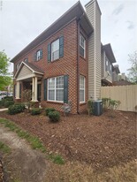 1061 Gamston Ln in Virginia Beach, VA - Building Photo