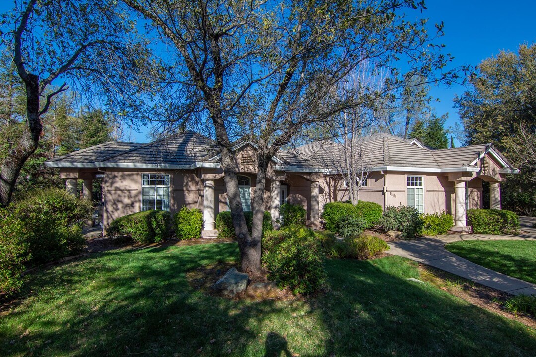 13454 Tierra Heights Rd in Redding, CA - Building Photo