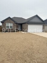 565 Fernwood Dr in Marion, AR - Building Photo