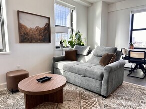 758 N Broadway in Milwaukee, WI - Foto de edificio - Building Photo