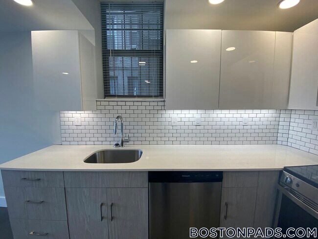 98 Queensberry St in Boston, MA - Building Photo - Building Photo