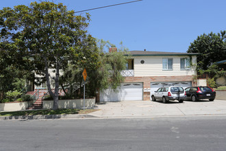 10949 Massachussetts Ave in Los Angeles, CA - Building Photo - Building Photo