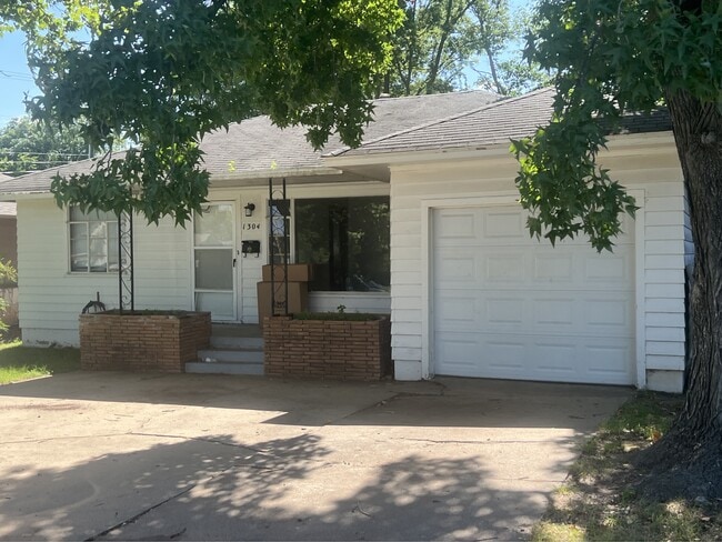 property at 1304 N Union Ave