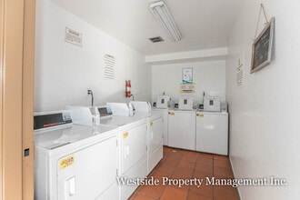 5751 Camellia Ave in North Hollywood, CA - Building Photo - Building Photo