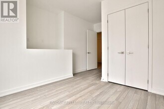 2 Red Squirrel Ln. in Richmond Hill, ON - Building Photo - Building Photo