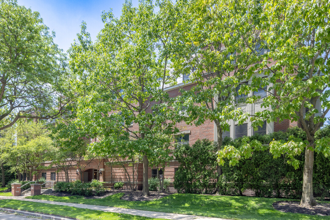 Laurel Hill in Highland Park, IL - Building Photo