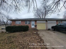 2001 S Claremont Ave in Independence, MO - Building Photo