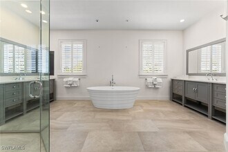 2325 Lantern Ln in Naples, FL - Building Photo - Building Photo