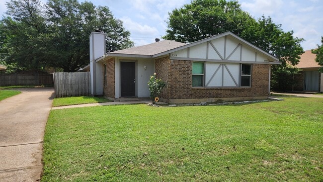 property at 2519 Lido Ln