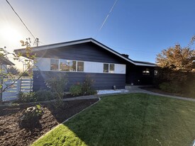 3257 Halverson Ave in Bremerton, WA - Building Photo