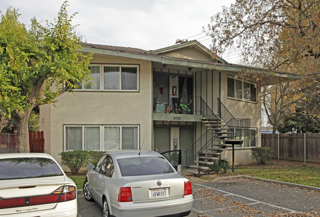 Ashdale Court Apartments in Sacramento, CA - Building Photo - Building Photo