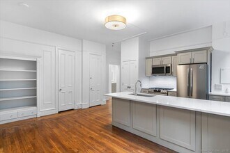 284 Orange St in New Haven, CT - Building Photo - Building Photo