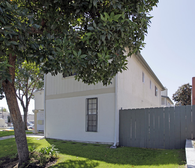 4978 Orange Ave in San Diego, CA - Building Photo - Building Photo