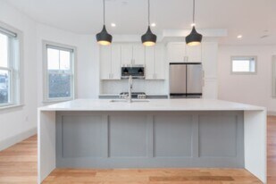 16 Church St in Boston, MA - Building Photo