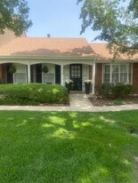 8760 E Yale Ave in Denver, CO - Building Photo